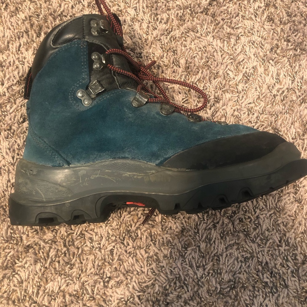 Salomon Mountaineering Boots View 3